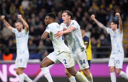 Denzel Dumfries is congratulated by Francesco Esposito after scoring Inter’s first goal at Union Saint-Gilloise.