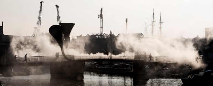 Artist Fujiko Nakaya creates a fog bridge across Bristol’s Harbourside to mark the city’s year as European Green Capital.