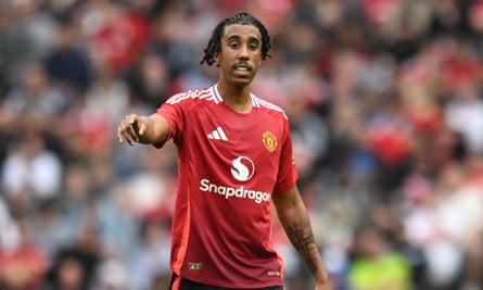 Leny Yoro in pre-season for Manchester United