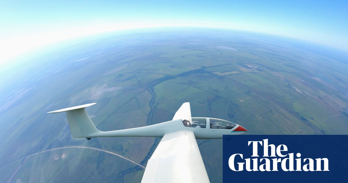 Gliders battle thunderstorms and wildfire smoke at women's world championship | Emma John
