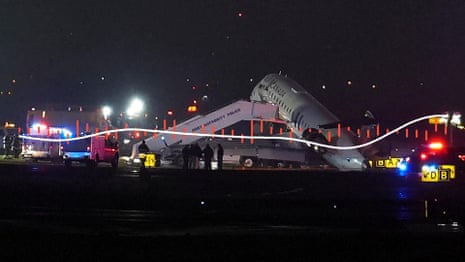 लागार्डिया न्यूयॉर्क में एयर कनाडा जेट की टक्कर के बाद पायलट और सह-पायलट की मौत हो गई