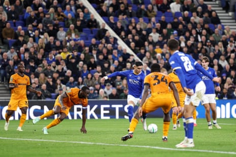 Carlos Alcaraz prepares to rifle the ball home to give Everton the lead.