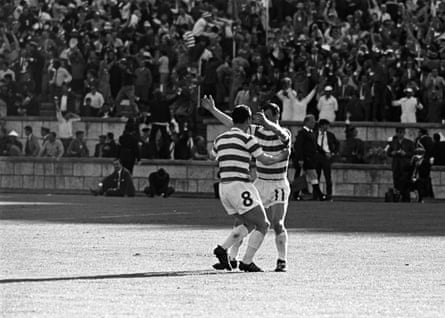 Willie Wallace and Bobby Lennox celebrate their success in Lisbon.