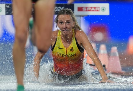 Lea Meyer of Germany falls.