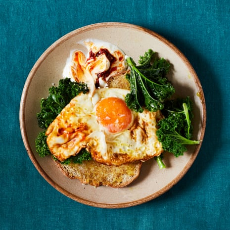 Instructions for Making Braised Kale, Bacon and Egg on Toast