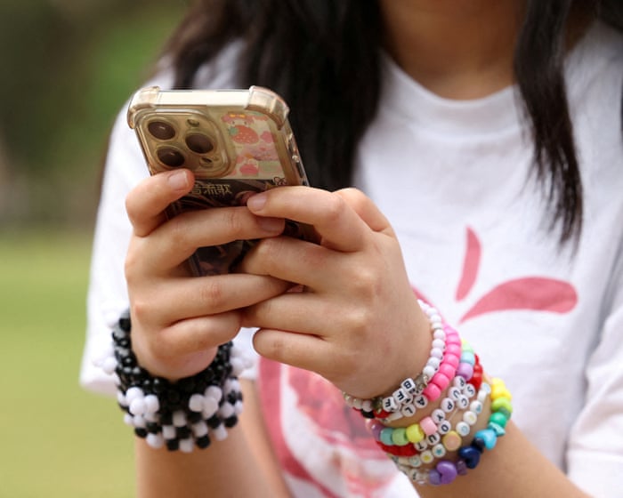 Four in five under-16s in Australia using social media despite ban, study shows