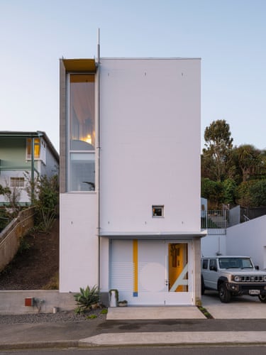 small project – Walker Box by Micah / Architecture This three-storied tower house tackled budget, size and building constraints, judges noted. While it paid homage to famous architect Roger Walker, the geometric purity of its compositions were distinctively the architect’s own.