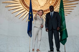La présidente de la CE, Ursula von der Leyen, avec le président de l'Union africaine, Moussa Faki Mahamat, à Addis-Abeba, le 7 décembre 2019.