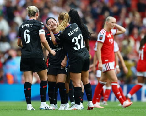 Crystal Palace celebrate a hard-earned point at the Emirates Stadium.