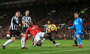 Manchester United’s Romelu Lukaku shoots wide during the 4-1 victory over Newcastle.