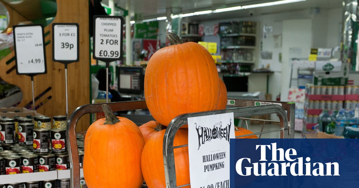 UK shoppers seek deals as grocery price inflation rises again