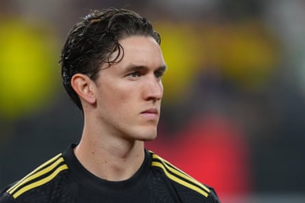 Marcel Ruiz looks connected during a caller Mexico world match.