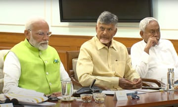 Narendra Modi, Chandrababu Naidu and Nitish Kumar seated alongside each other at a table