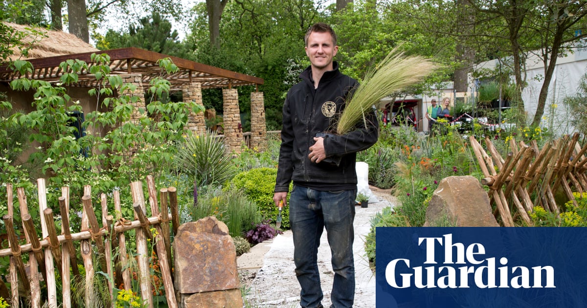 Chelsea flower show garden designers clash over use of AI