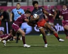 Battaglia nel cielo: Northampton e Saracens si sfidano nella partita più attesa della Prem
Approfondimento
L'incontro tra Northampton e Saracens sarà una prova cruciale per entrambe le squadre, che cercheranno di affermare la loro supremazia nella Prem. La presenza di Noah Caluori, con la sua bravura aerea, aggiunge un ulteriore livello di complessità alla partita.
Possibili Conseguenze
La vittoria del Northampton potrebbe consolidare la sua posizione di leader della classifica, mentre una vittoria dei Saracens potrebbe ridurre il distacco e aumentare la pressione sui Saints. La partita potrebbe anche avere un impatto significativo sulla classifica e sulle possibilità di qualificazione per i play-off.
Opinione
La partita tra Northampton e Saracens è una delle più attese della stagione, e la presenza di Noah Caluori aggiunge un ulteriore livello di interesse. La bravura aerea del giocatore potrebbe essere un fattore determinante nella partita, e sarà interessante vedere come le due squadre si adatteranno a questo aspetto del gioco.
Analisi Critica dei Fatti
L'analisi dei fatti mostra che il Northampton è la squadra più in forma del momento, con tre vittorie e un pareggio. Tuttavia, i Saracens hanno un attacco molto potente, con 168 punti segnati in campionato. La partita sarà una prova cruciale per entrambe le squadre, e sarà interessante vedere come si svilupperà.
Relazioni con altri fatti
La partita tra Northampton e Saracens è parte di un più ampio contesto di incontri importanti nella Prem. La classifica è molto stretta, e la vittoria di una delle due squadre potrebbe avere un impatto significativo sulla classifica e sulle possibilità di qualificazione per i play-off.
Contesto storico
Il Northampton e i Saracens hanno una lunga storia di incontri importanti nella Prem. Le due squadre si sono affrontate molte volte in passato, e la partita di venerdì sera sarà un'altra occasione per vedere quale squadra è la più forte.
Fonti
La fonte di questo articolo è The Guardian. Per ulteriori informazioni, si può consultare l'articolo originale su The Guardian.
