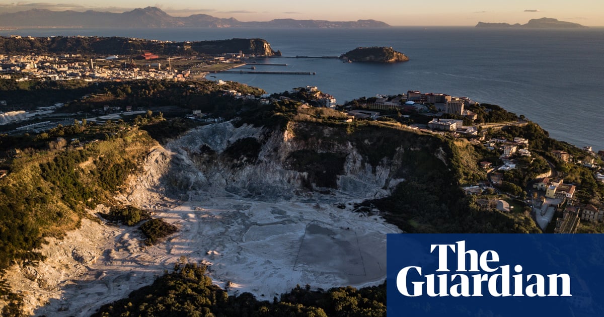 ‘El suelo sigue rompiéndose y deformándose’: la vida en los Campos Flegreos volcánicos de Italia | Italia ‘El suelo sigue rompiéndose y deformándose’: la vida en los Campos Flegreos volcánicos de Italia | Italia