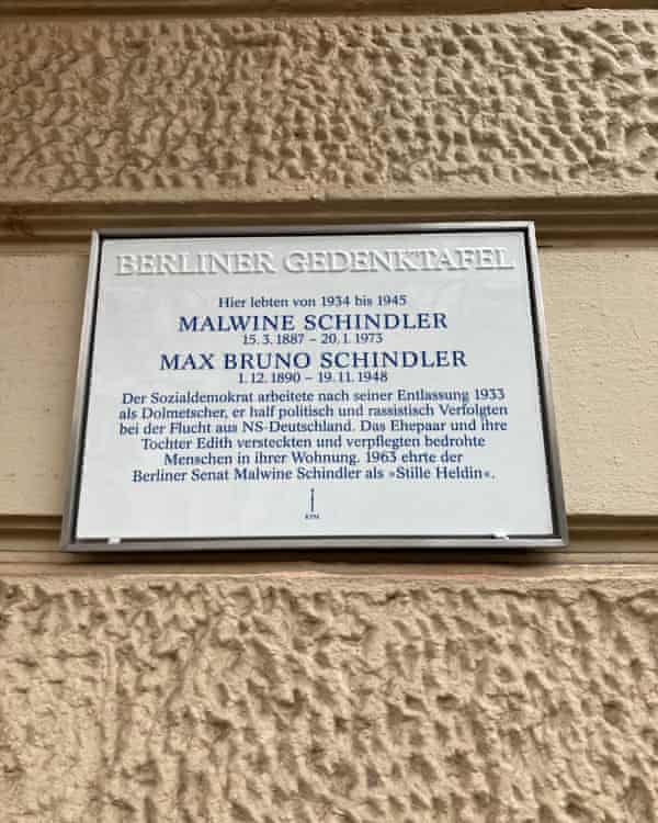 A plaque at 54 Paris Street, Berlin, commemorating Max and Malwine Schindler.