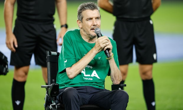 Juan Carlos Unzue는 경기장에서 90,000명 이상의 관중에게 연설했습니다.