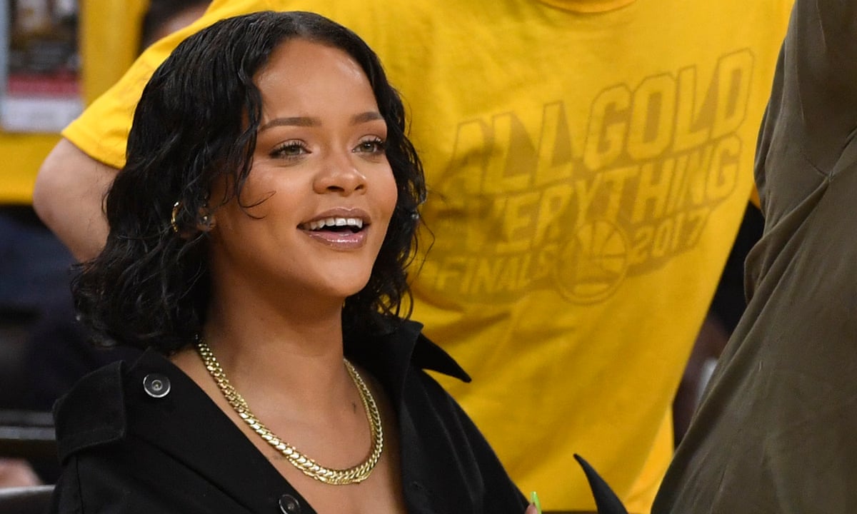 Apple Exec Appears To Shout At Rihanna To Sit Down During Nba Finals Game Music The Guardian
