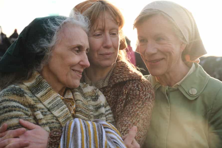 Anita Dobson, Nia Gwynne y Juliet Stevenson en The Long Call.