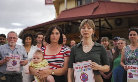 Anti-poker machine campaigners, Asta Hill and Emma Buckley Lennox stand outside the Todd Tavern along with other concerned community members.