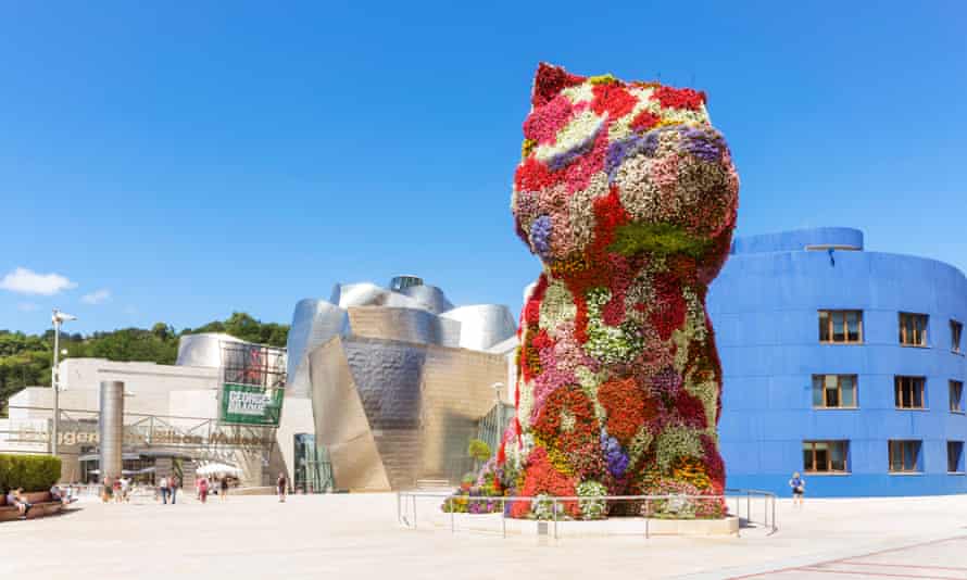 Jeff Koons' Puppy, at the Guggenheim Museum, Bilbao.