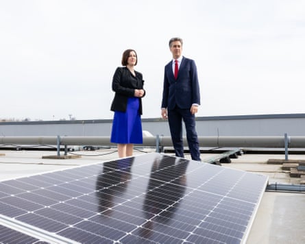 Ed Miliband and Bridget Phillipson stood next to some large solar panels