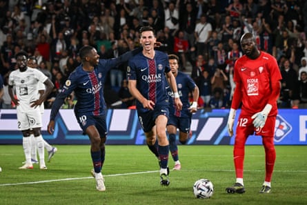 Fabián Ruiz celebrates aft scoring Paris Saint-Germain’s winner