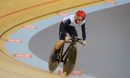 Laura on her way to gold in the women’s omnium at London 2012