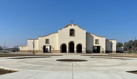 Una toma exterior de la iglesia de San Carlos Borromeo.