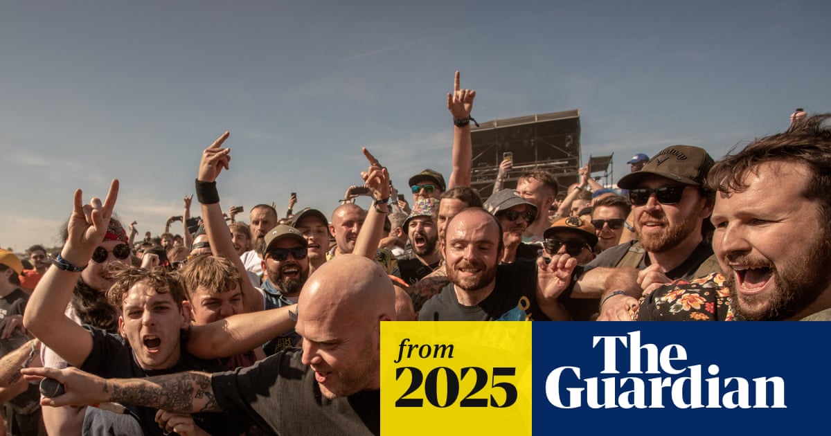 Download festival rockers told to take off smartwatches after moshpits spark emergency alerts