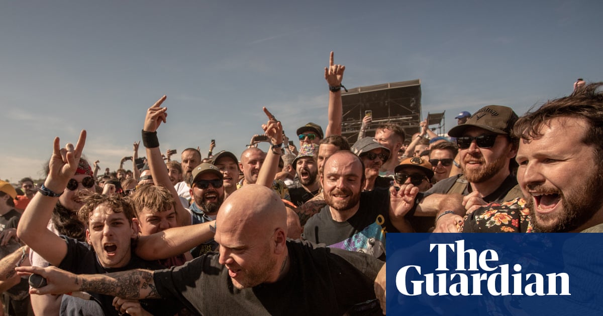 Download festival rockers told to take off smartwatches after moshpits spark emergency alerts