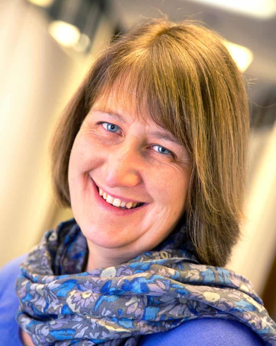 Dr Lynn Hampson