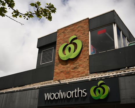 Interior de la tienda Woolworths
