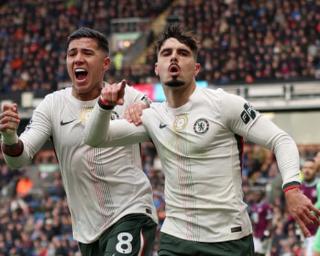 Neto and Fernández ensure Chelsea avoid accidental slip with victory at Burnley | Premier League | The Guardian
