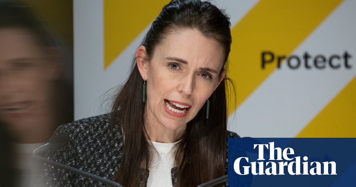 Jacinda Ardern ends press conference after being heckled over Covid vaccines – video