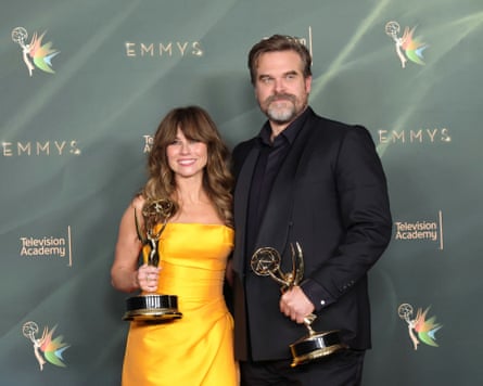 Linda Cardellini and David Harbour