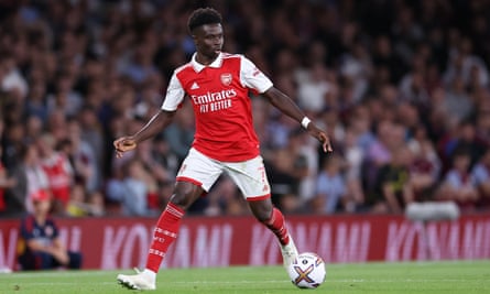 Bukayo Saka in possession against Aston Villa