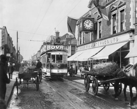 A tram in Dublin, circa 1906.