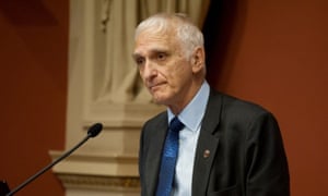 Dr Tom Beer speaks at the Hungarian academy of sciences in 2017