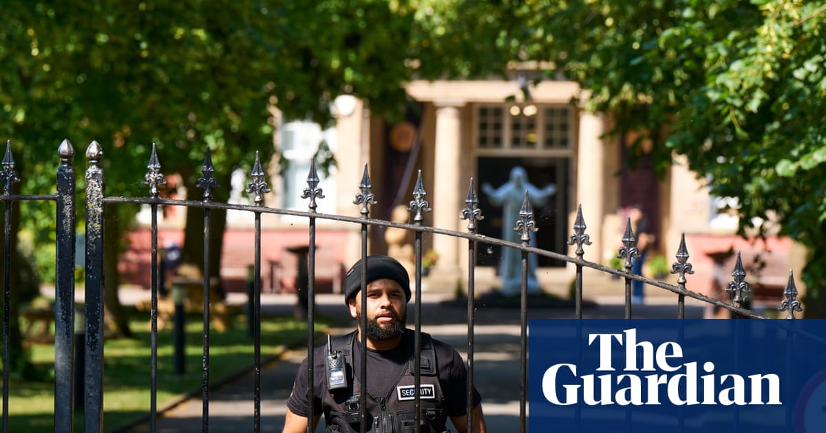 Police raid Ahmadi Religion HQ in Crewe with 500 officers