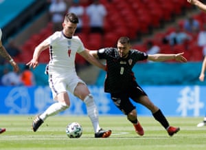 Declan Rice shields the ball from Mateo Kovacic