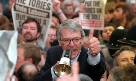 Rishi Sunak has been advised to follow the tactics of John Major in the 1992 election where he ‘rolled up his sleeves and got out his soap box’.