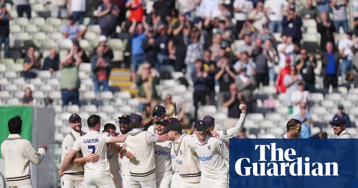 Warwickshire clinch County Championship title with victory over Leicestershire