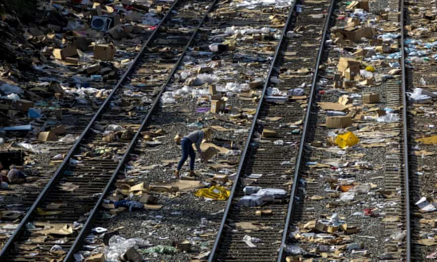 The thieves target trains nearing downtown LA, leaving behind packages and boxes.