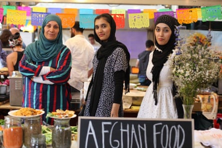 Afghan women serve their cusiine at Über den Tellerrand kochen in Berlin