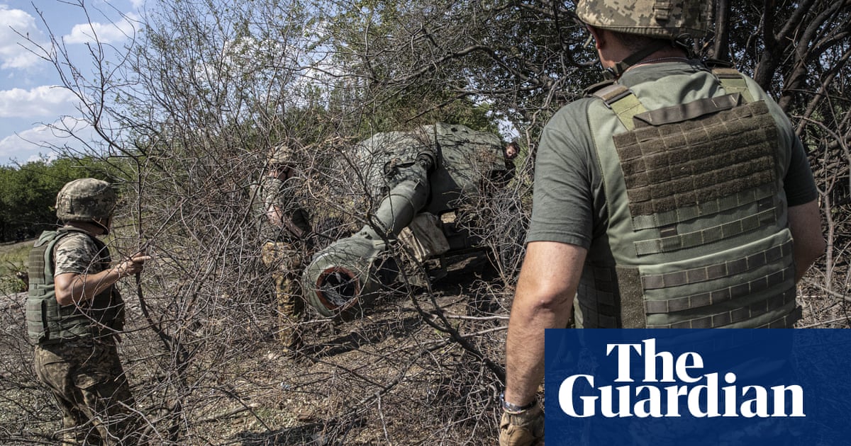 Russian forces dig in as bloody Ukrainian counterattack anticipated in south