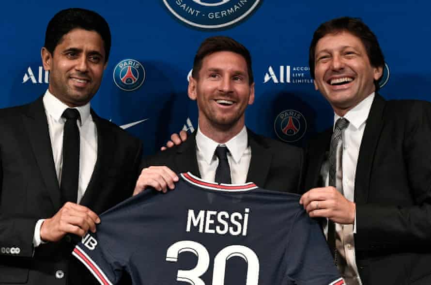 Lionel Messi with PSG’s president, Nasser al-Khelaifi, and sporting director Leonardo (right).