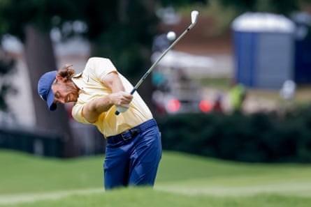 Tommy Fleetwood continuted his bully shape pinch a 64 astatine East Lake to beryllium tied 3rd aft nan first information of nan Tour Championship.