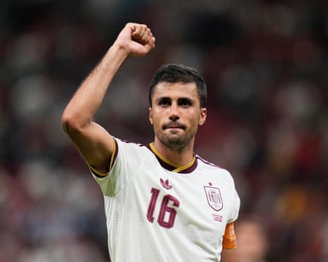 Spain hold on to beat Uruguay and qualify in top spot in Group H.